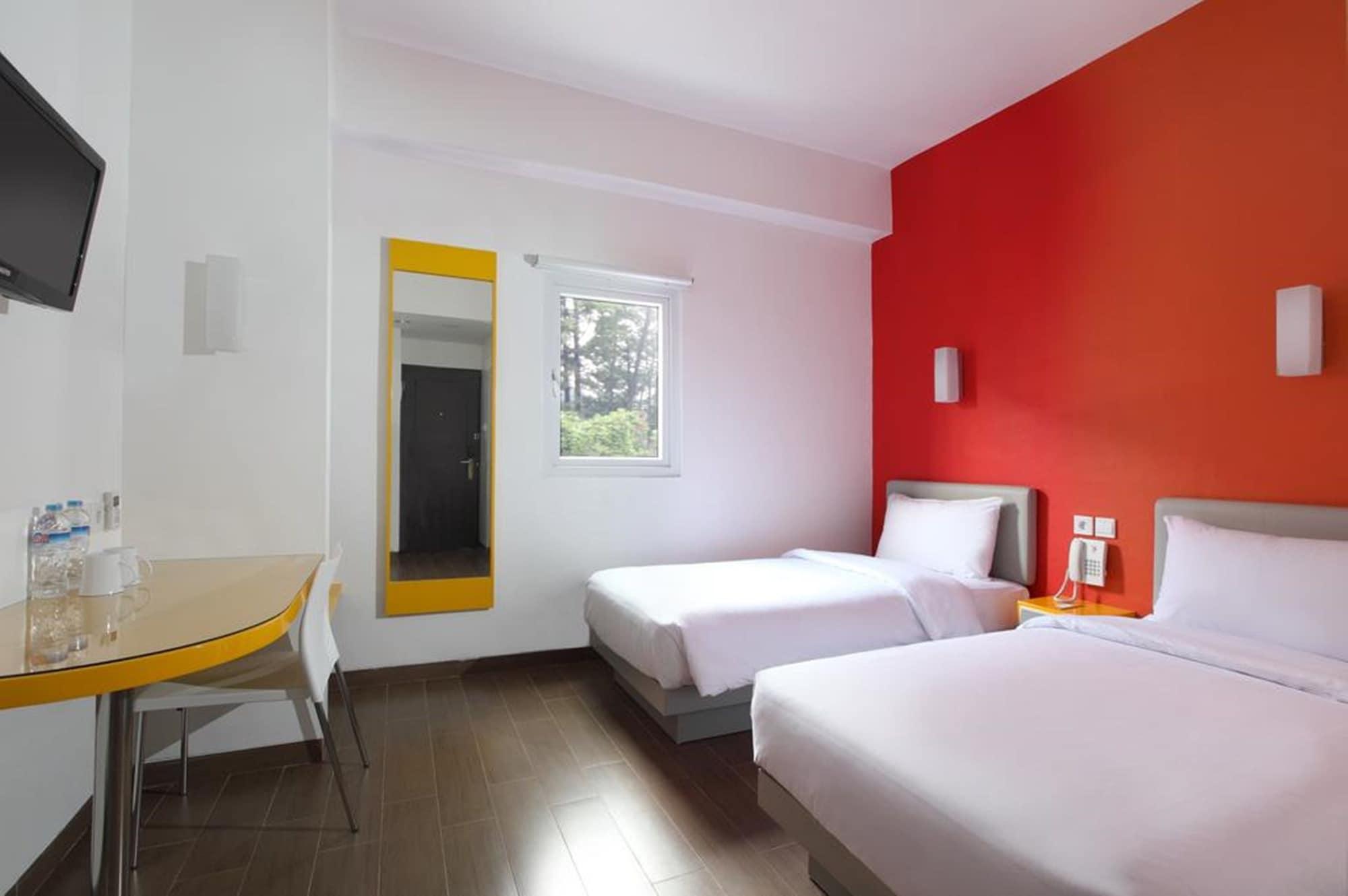 Amaris Hotel Cihampelas Bandung Exterior foto