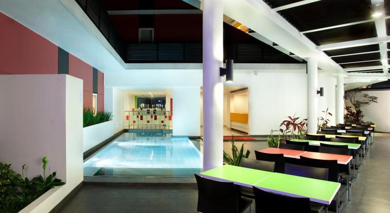 Amaris Hotel Cihampelas Bandung Exterior foto